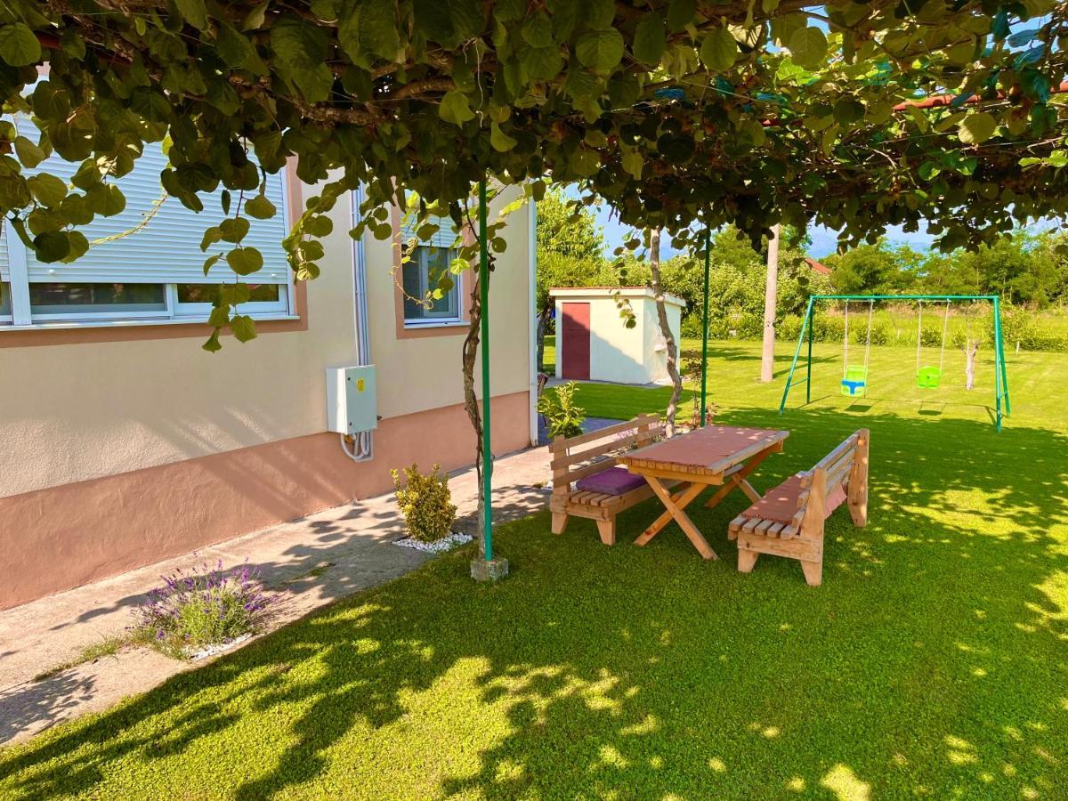 Apartment Helena Airport Ποντγορίτσα Εξωτερικό φωτογραφία