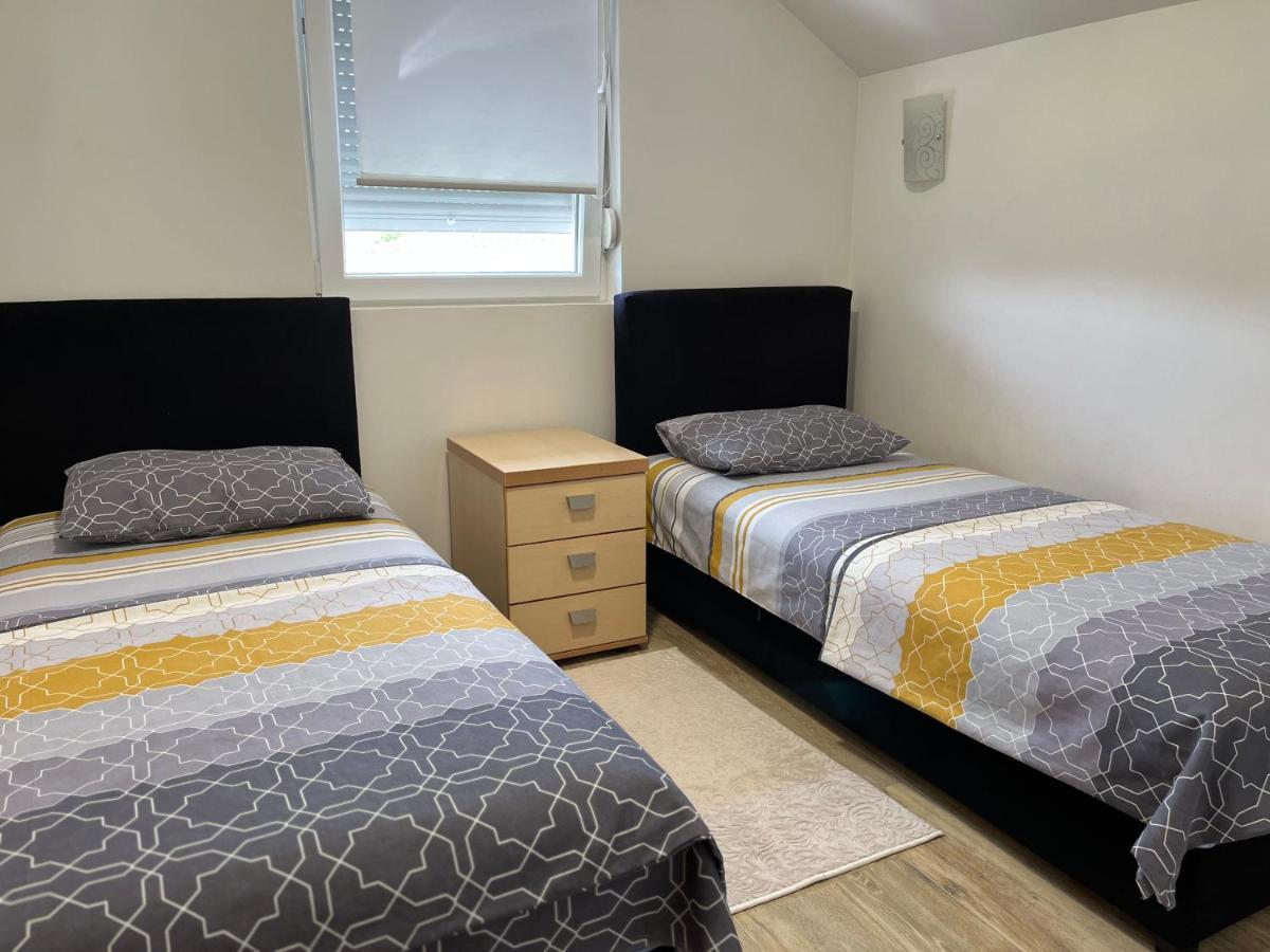 Apartment Helena Airport Ποντγορίτσα Εξωτερικό φωτογραφία